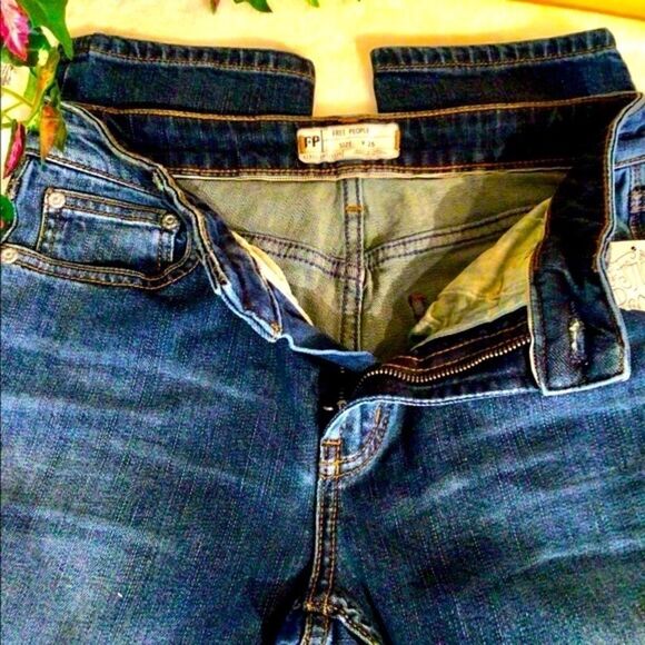 FREE PEOPLE EMBROIDERED ANKLE SKINNY JEANS XS (or Jr’s) NWT - Picture 9 of 16